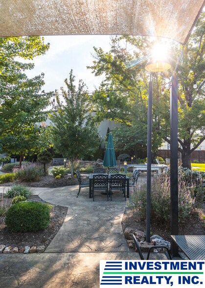 More Photos Of 551 State Route B, Saint James Restaurant For Sale