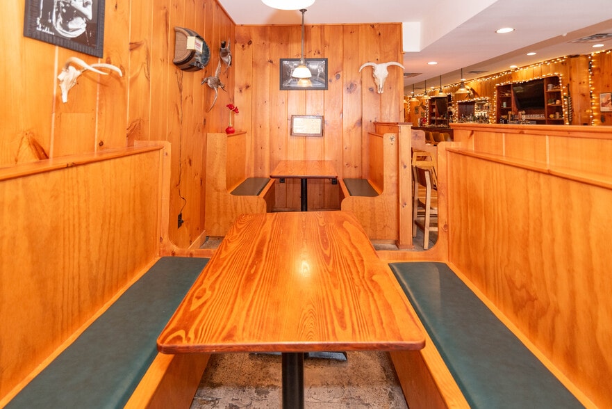 More Photos Of 5800 York Rd, Baltimore Restaurant For Sale