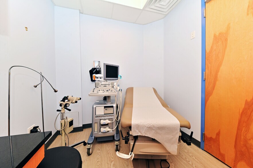 More Photos Of 2734 N Lincoln Ave, Chicago Office Residential For Lease