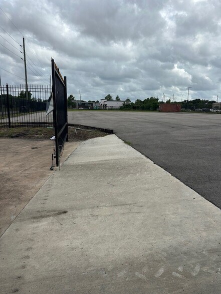 More Photos Of 11800 South Gessner Road, Houston Land For Sale