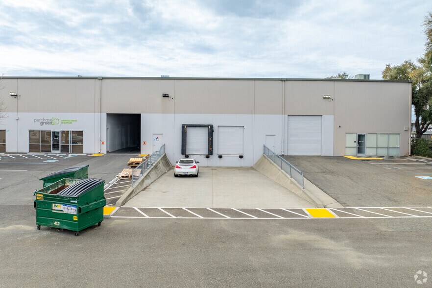 More Photos Of 879 F St, West Sacramento Warehouse For Lease