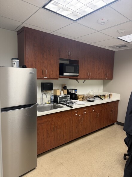 More Photos Of 625 N A St, Oxnard Office For Sale