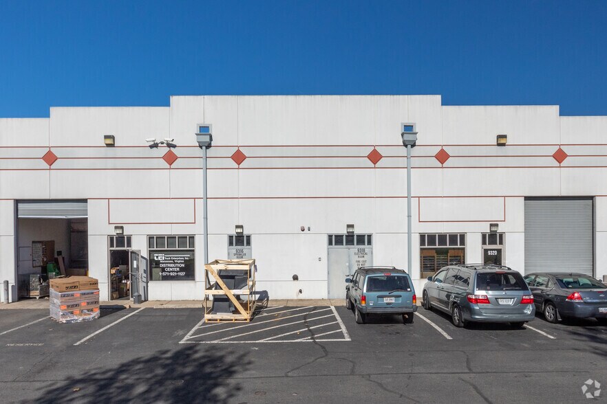 More Photos Of 9200-9280 Mike Garcia Dr, Manassas Warehouse For Lease