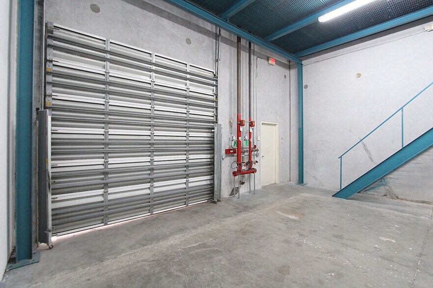 More Photos Of 2520 NW 97th Ave, Doral Showroom For Lease