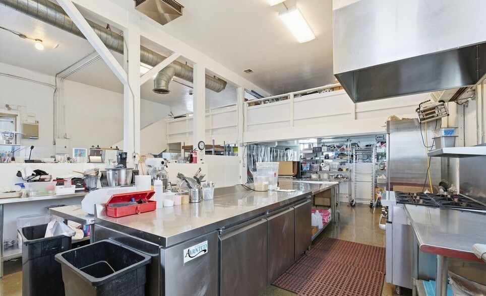 More Photos Of 2709 Santa Monica Blvd, Santa Monica Storefront Retail Residential For Sale