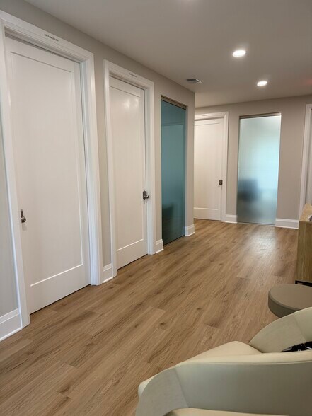 More Photos Of 610 Colonial Park Dr, Roswell Medical For Lease