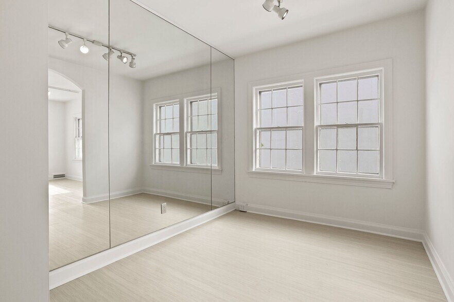 More Photos Of 206 Park Ave, Rochester Office Residential For Lease