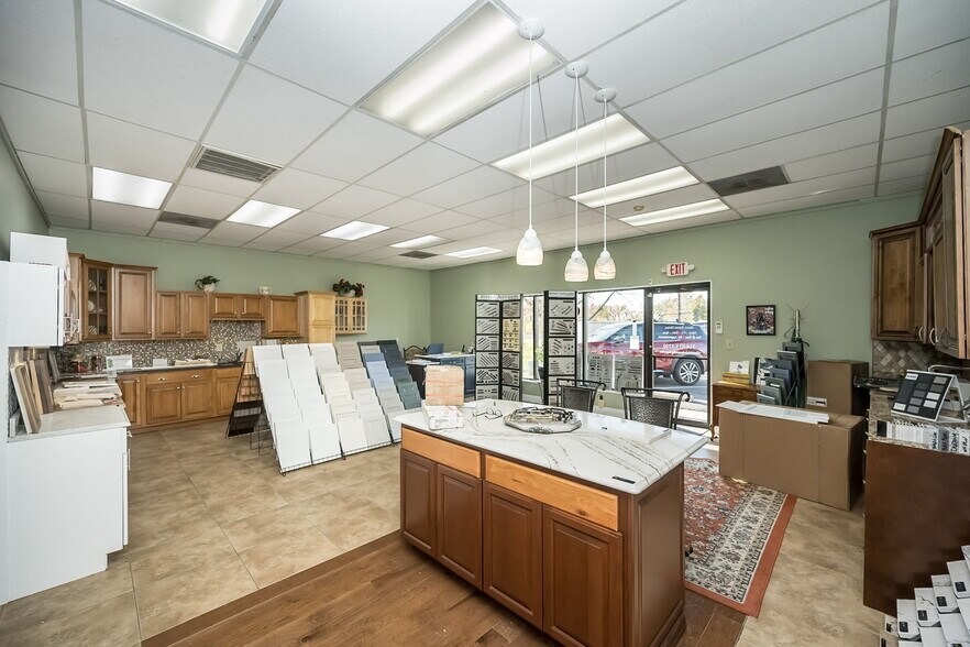 More Photos Of 3444 N Lindbergh Blvd, Saint Ann General Retail For Sale