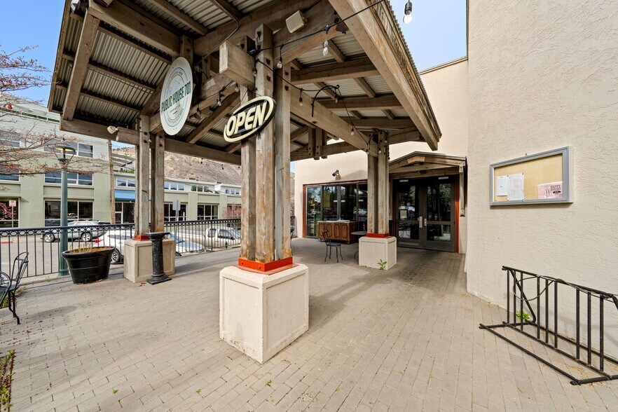 More Photos Of 701 E 2nd Ave, Durango Showroom For Lease