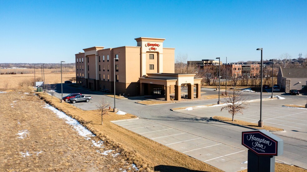 More Photos Of 3404 Samson Way, Bellevue Hotel For Sale