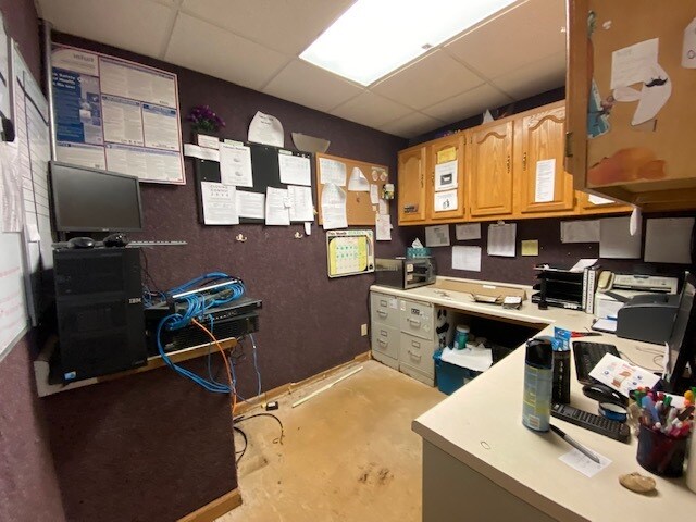 More Photos Of 1601 6th Ave, Stevens Point Freestanding For Sale