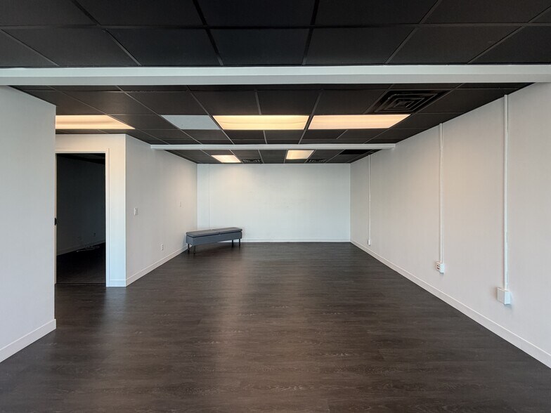 More Photos Of 1720 W End Ave, Nashville Office For Lease