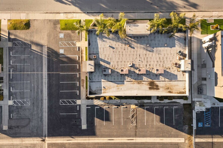 More Photos Of 4600 W American Ave, Bakersfield Office For Sale