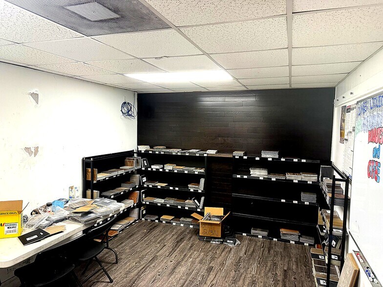 More Photos Of 2227 Gulf Fwy, League City Warehouse For Lease