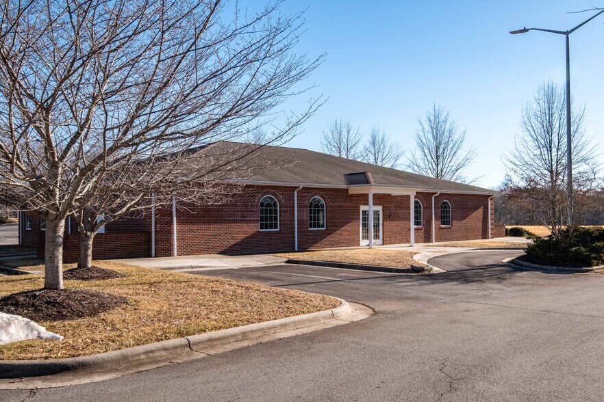 More Photos Of 301 Eldon Parks Dr, Elkin Medical For Sale