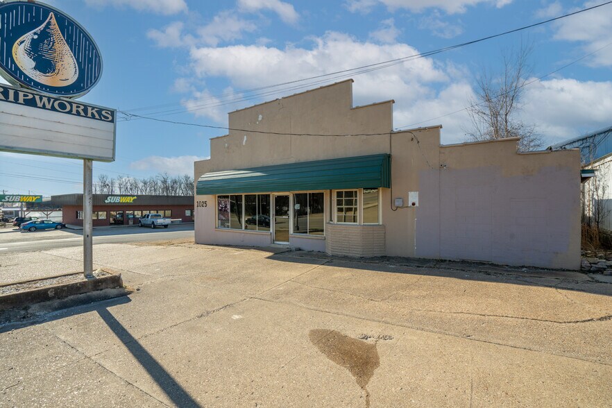 Primary Photo Of 1025 S Westwood Blvd, Poplar Bluff General Retail For Sale