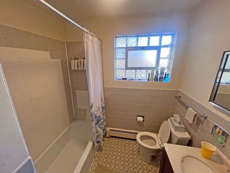 More Photos Of 4905 W Louise St, Skokie Apartments For Sale