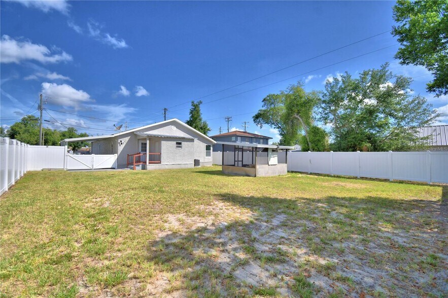 More Photos Of 208 Center St, Auburndale Office For Sale