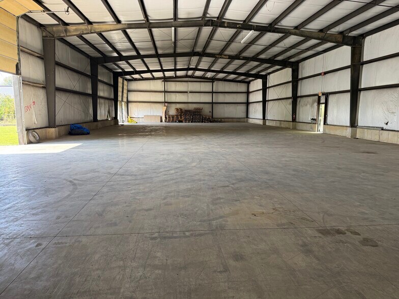More Photos Of 209 Peterson Dr, Elizabethtown Warehouse For Lease