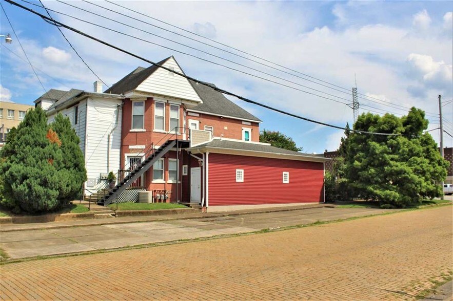 More Photos Of 1208 6th Ave, Huntington Restaurant For Sale