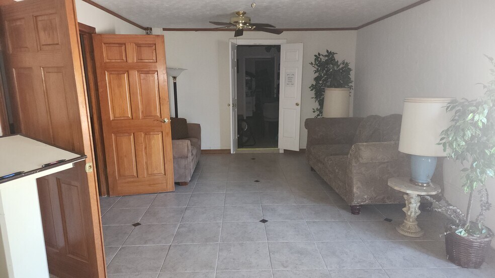 More Photos Of 5601 Arlington St, Houston Funeral Home For Sale