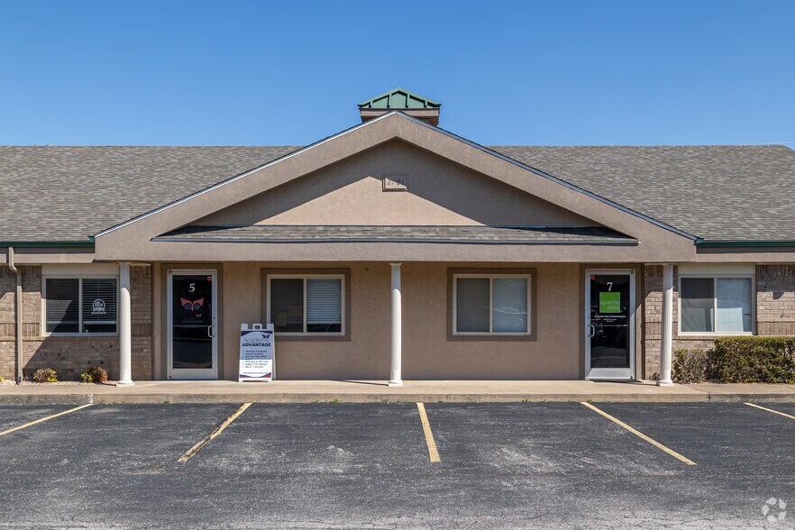 More Photos Of 2709 SE I St, Bentonville Unknown For Lease