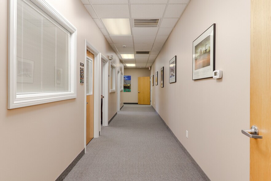 More Photos Of 1605 Commerce Pky, Bloomington Office For Lease