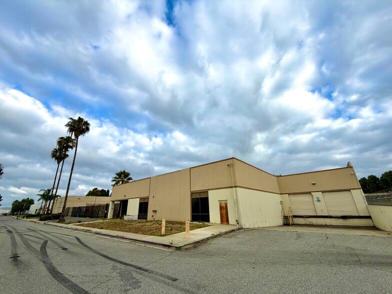 More Photos Of 2925 Seaboard Ln, Long Beach Warehouse For Sale
