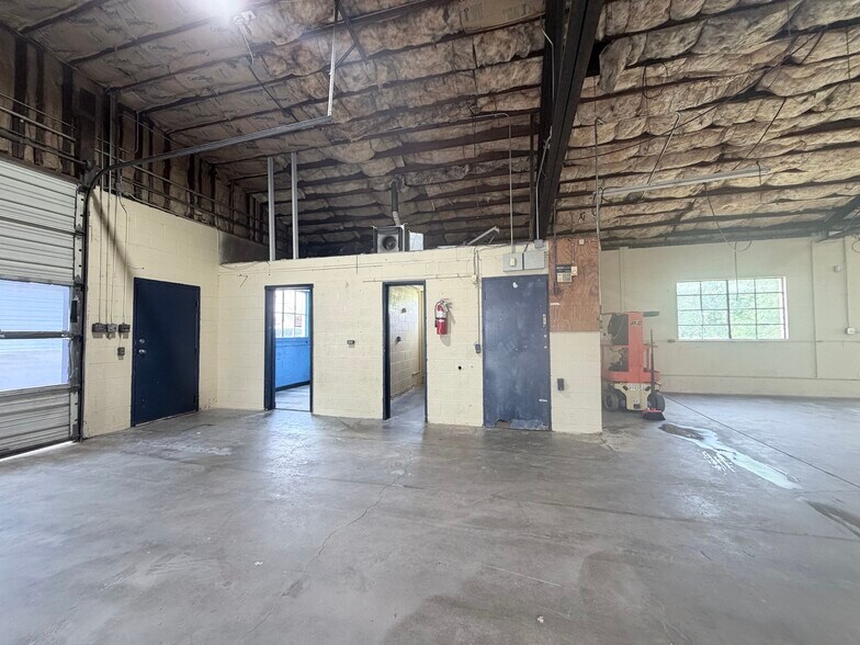 More Photos Of 209 N Estill Ave, Richmond Warehouse For Lease