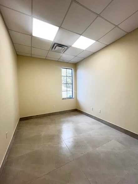 More Photos Of 1300 City View Ctr, Oviedo Office For Lease