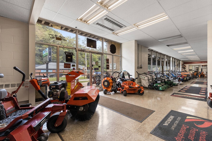 More Photos Of 520 E Bruceton Rd, Pittsburgh Freestanding For Sale