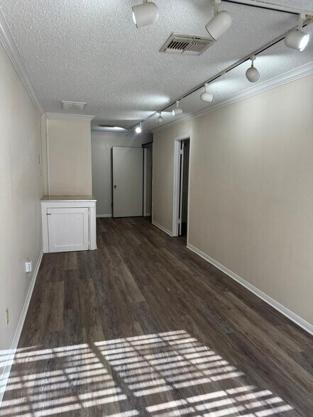 More Photos Of 2302 45th St, Galveston Office For Lease
