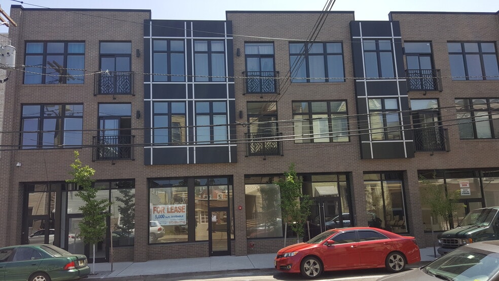 More Photos Of 124-128 Polk St, Newark Freestanding For Lease