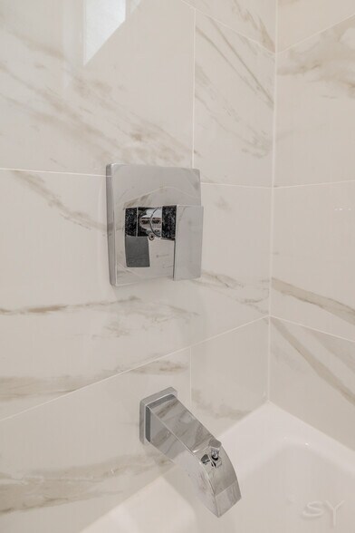 More Photos Of 623 Hamlin Ave, Chicago Apartments For Sale