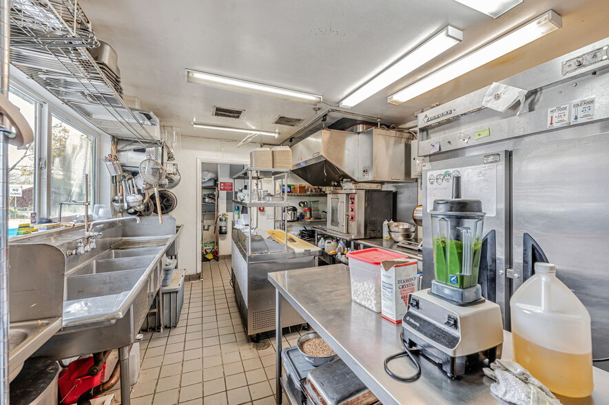 More Photos Of 621-655 Del Ganado Rd, San Rafael Storefront For Sale