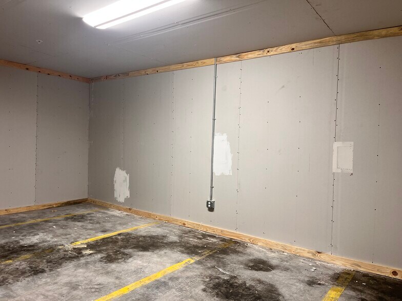 More Photos Of 2117 McMillan St, Auburn Warehouse For Lease