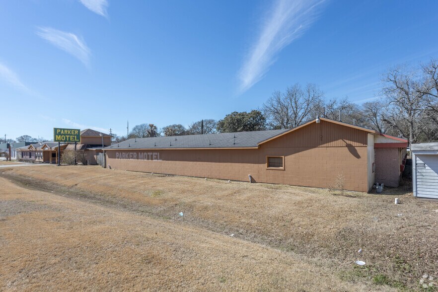 More Photos Of 560 Brazosport Blvd N, Clute Hotel For Sale