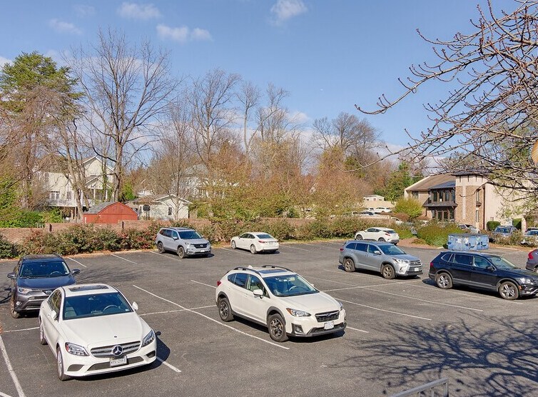 More Photos Of 311 Maple Ave W, Vienna Medical For Lease
