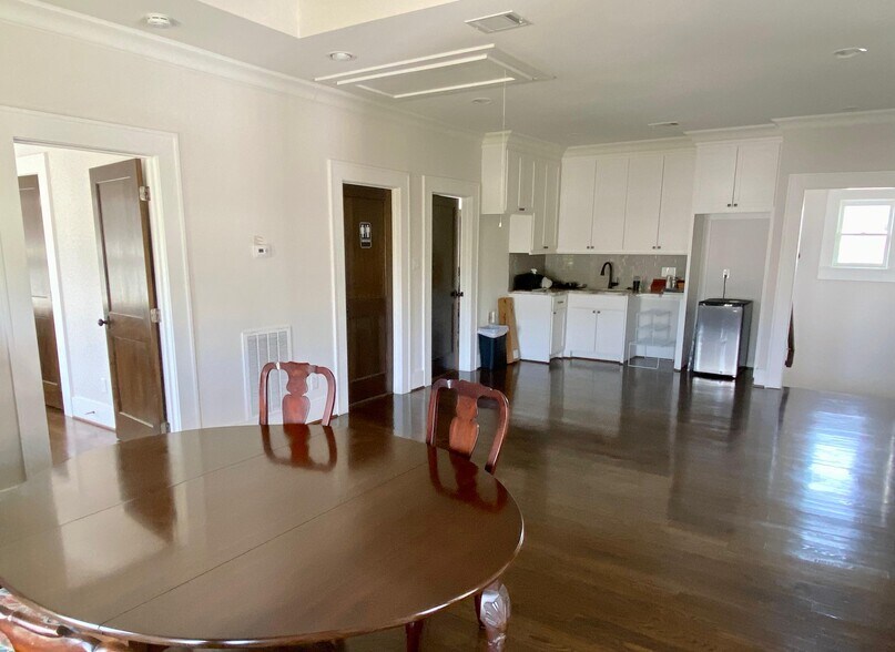 More Photos Of 848 Heights Blvd, Houston Office For Sale