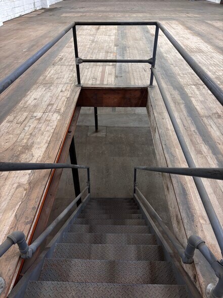 More Photos Of 7 Coryell St, Lambertville Freestanding For Lease