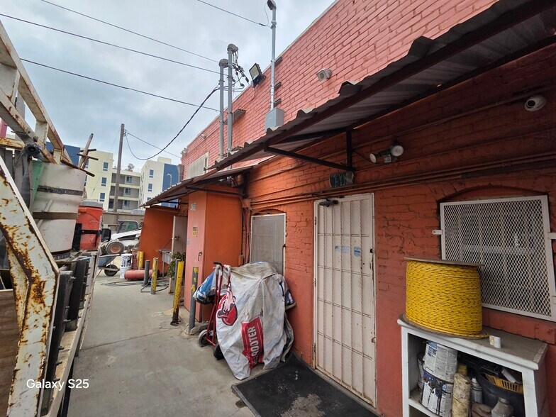 More Photos Of 4520 S Western Ave, Los Angeles General Retail For Sale