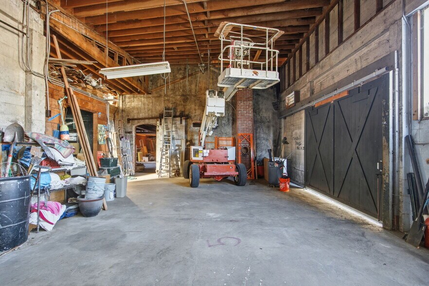 More Photos Of 104 Spruce St E, Ilwaco General Retail For Sale