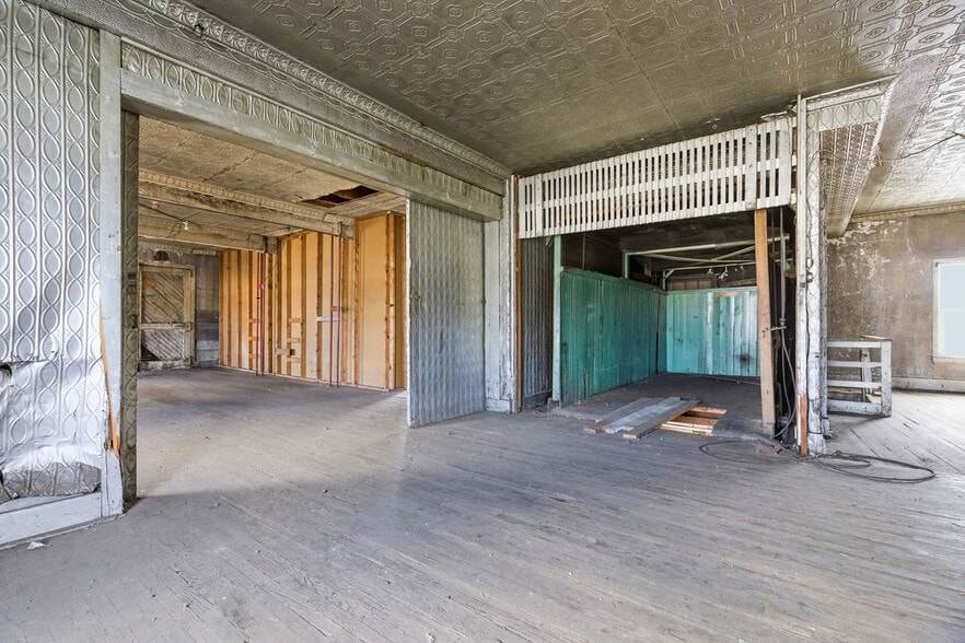 More Photos Of 15 W 1st St S, Fulton Freestanding For Sale