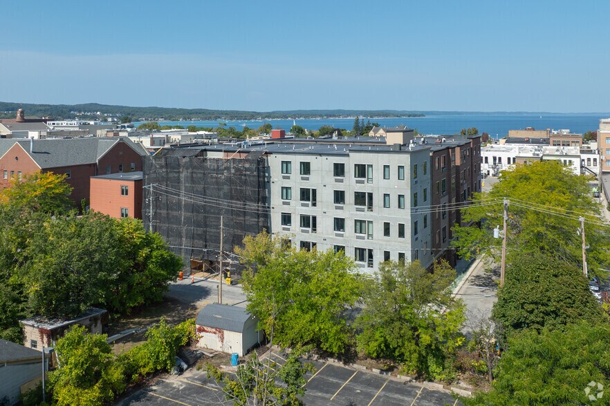 More Photos Of 232 East State St, Traverse City Apartments For Sale