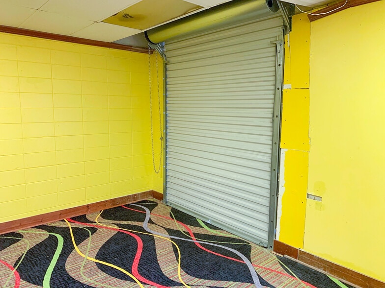 More Photos Of 2465 Commercial Park Dr, Mobile Office For Lease