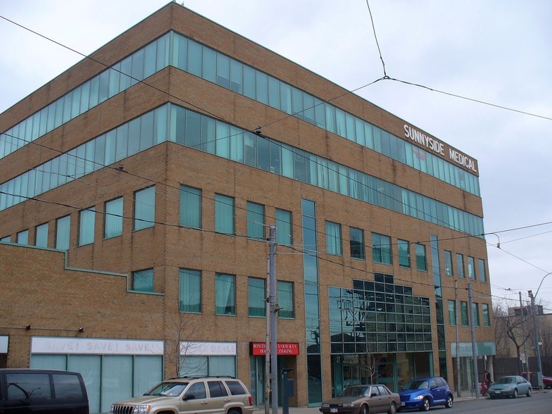 More Photos Of 27 Roncesvalles Ave, Toronto Medical For Lease