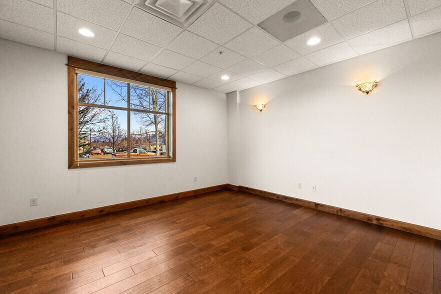 More Photos Of 1940 W Dickerson St, Bozeman Office For Lease