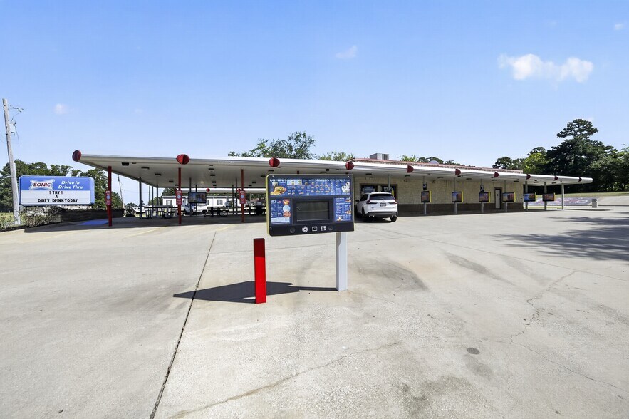 More Photos Of 6115 Old Highway 135 N, Kilgore Fast Food For Sale
