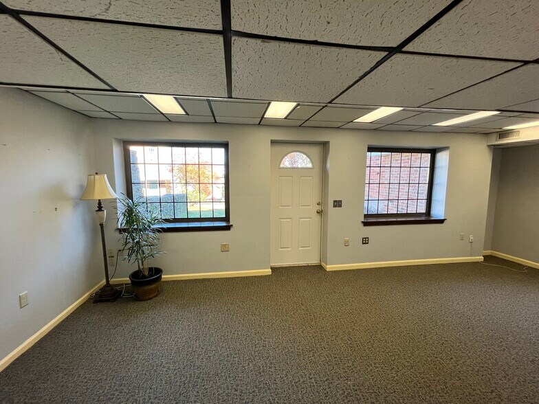 More Photos Of 381 Hubbard St, Glastonbury Loft Creative Space For Lease