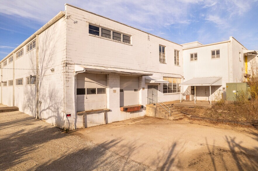 More Photos Of 209 W Main St, Linn Warehouse For Sale